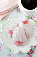 Fruit jellies in white chocolate