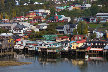 Fototapeta na wymiar Domy na palach w Castro, Chilo wyspa, Patagonia, Chile