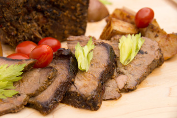 Smoked beef with lettuce and tomato