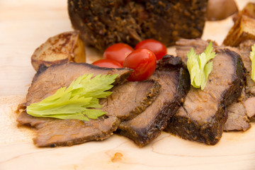 Smoked beef with lettuce and tomato