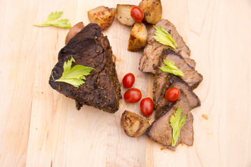 Smoked beef with lettuce and tomato