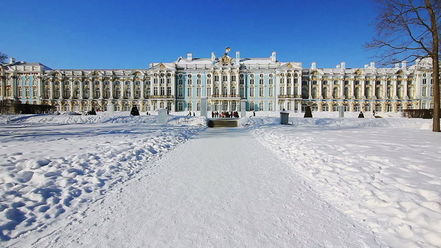 Alley leading to the Catherine Palace in Pushkin
