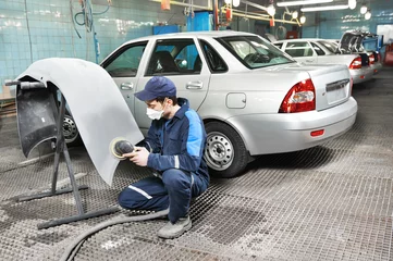 Deurstickers auto mechanic polishing car © Kadmy