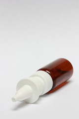 Nasenspray im Hochformat