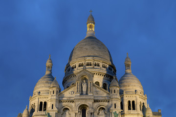 Obraz premium Nightfall in the sacre coeur, Montmartre, Paris, Ile de France,