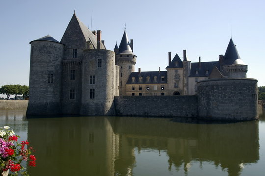 Ch&acirc;teau de Sully sur loire 1