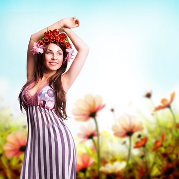 junge Frau mit Tulpenkopfschmuck
