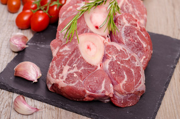 Beinscheiben vom Kalb und Knoblauch