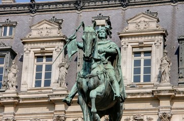 Fototapeta na wymiar statue à paris