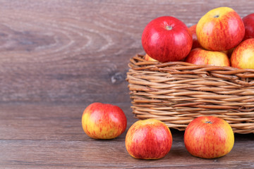 apples in a basket