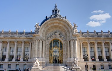 Fototapeta na wymiar grand palais à paris