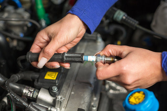 Car mechatronic technician spark plugs