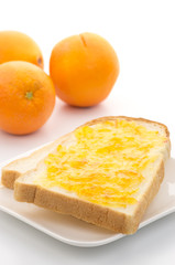 食パンにマーマレードジャム