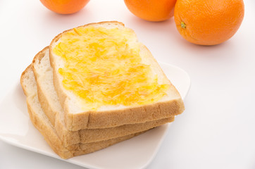 食パンにマーマレードジャム