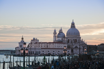 Fototapeta na wymiar Basilica della Salute na zachodzie słońca - Wenecja