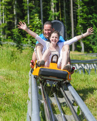 Vergnügen auf der Sommerrodelbahn