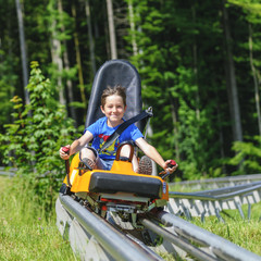 Gas geben auf der Sommerrodelbahn
