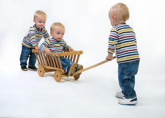 Drillinge mit Leiterwagen