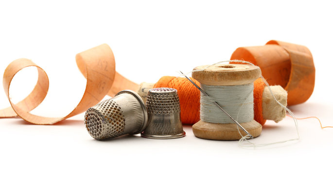 Sewing thimbles, bobbins and needle