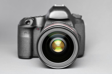 Digitale Spiegelreflex-Kamera - Vorderansicht