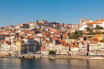 Naklejka na ściany i meble Przegląd Starego Miasta w Porto, Portugalia