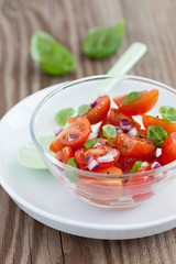 frischer Tomatensalat