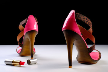 high heels mit lippenstift