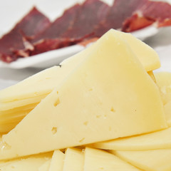 spanish serrano ham and manchego cheese tapas