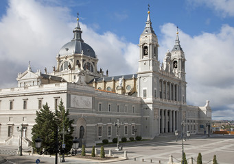 Fototapeta premium Madrid - Almudena cathedral in morning light