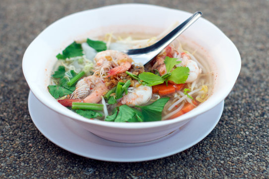 Thai Clear Noodle Soup with Shrimps