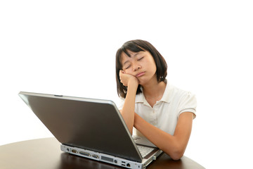 疲れて眠る女の子