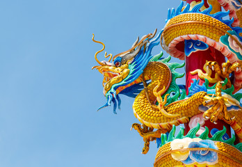 Fototapeta na wymiar kolorowe chiński smok