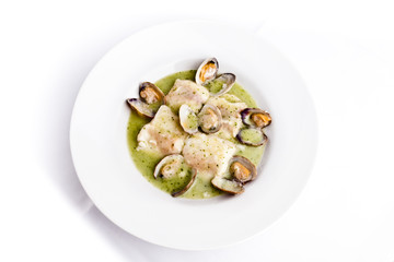 Sopa de almejas con merluza