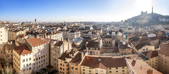 Panorama de la ville de Lyon de Fourvière au crayon