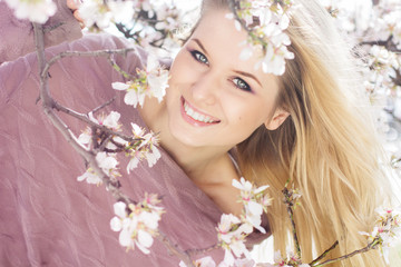 Fototapeta premium beautiful blonde girl in spring cherry garden