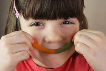 dziewczynka z żelkami © studioJowita