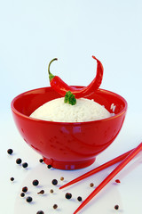 Reisschale mit Peperoni