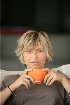 woman drinking tea on the sofa