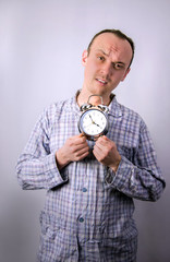 Mann am sehr frühen Morgen