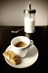 Espresso, cantuccini and sugar
