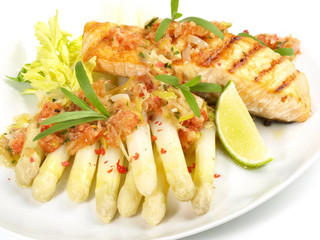 Spargel mit Lachssteak