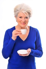 Ältere Frau mit Kaffeetasse