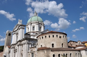 Fototapeta na wymiar Katedra w Brescia, Włochy
