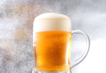 ビール　ジョッキ泡