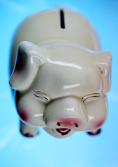 Sparschwein mit Lichtfuehrung von unten.