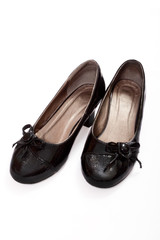 Black lacquered high-heeled shoes for girls