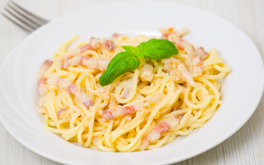 Pasta with bacon and cream sauce