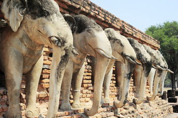 Naklejka premium Statue of elephants