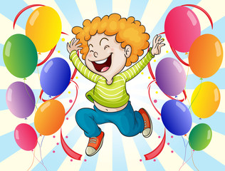 Fototapeta na wymiar Szczęśliwy młody człowiek z balonów
