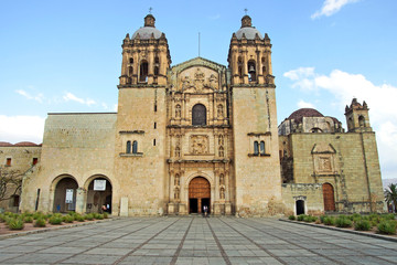 Fototapeta na wymiar Église Santo Domingo